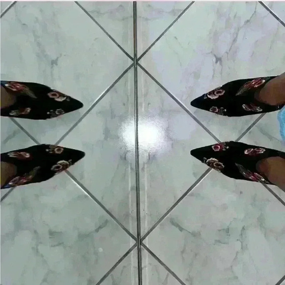 Beverly Feldman floral embroidered heeled boots - Picture 9 of 10